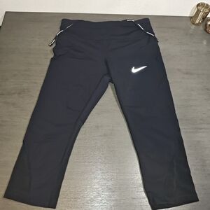 Nike Woman's Dri Fit Black Joggers with Reflective Swoosh,Cropped Leggings